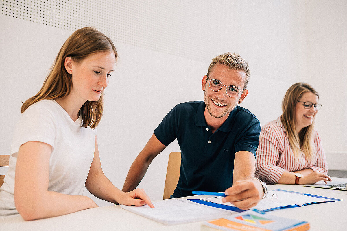 Studierende im Seminar