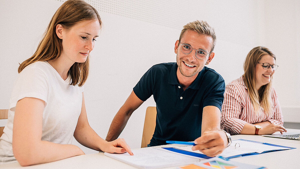 Studierende im Seminar