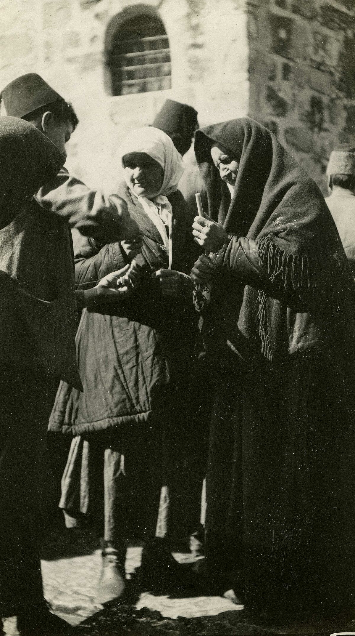 Heinrich Seeger: Grabeskirche // Church of the Holy Sepulchre, russische Pilgerinnen // Russian Pilgrims, 1914 (Foto // photo: Heinrich Seeger, © Dalman-Institut Greifswald)