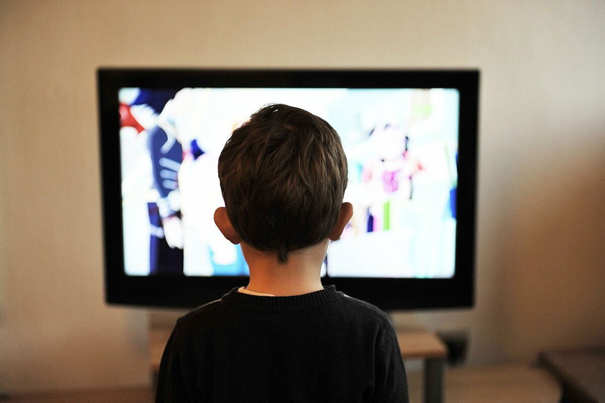 Kind vor Fernseher @pexels.com