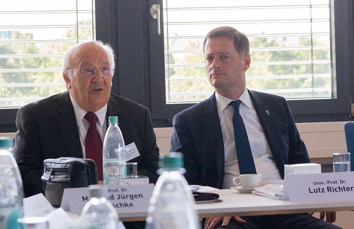 Die Organisatoren des Seminars in Trier bei der Diskussionsleitung (Foto: Stephan Walochnik, Hagen).