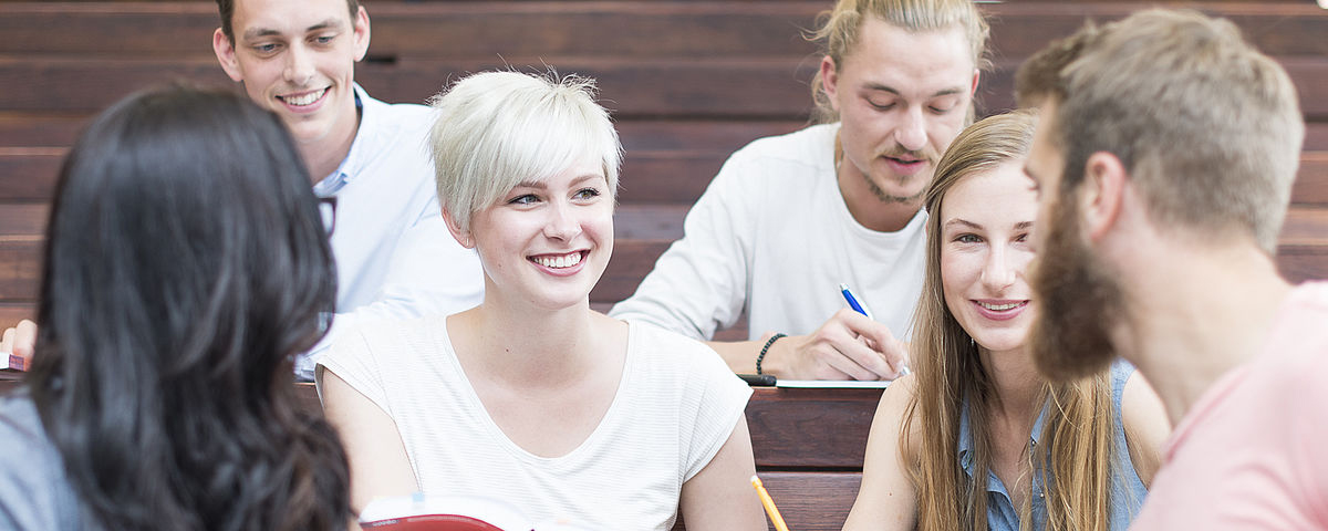 Du kannst bei uns Jura und Wirtschaft studieren!